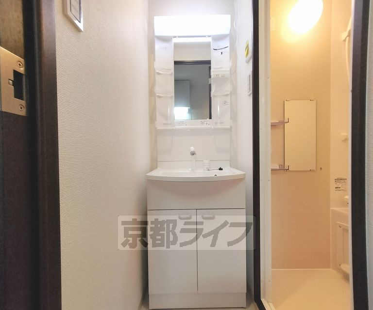 グラン京都西陣の独立洗面台
