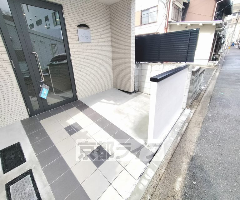 グラン京都西陣の玄関