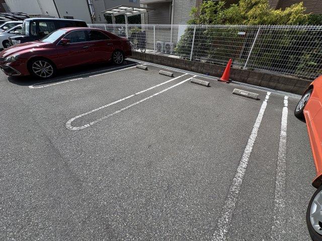 明石市大久保町大久保町の賃貸マンションの駐車場