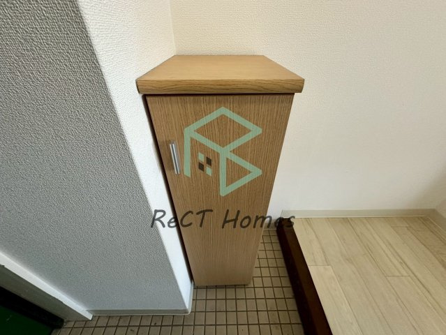 ハイツホワイトヘロンの玄関