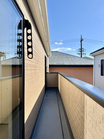 中央区萩丘第2のバルコニー|ワイドで二つのお部屋から行き来することが出来ます。