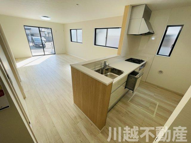 LDK広々17.9帖、主寝室も広々8.7帖のキッチン|ご相談無料です