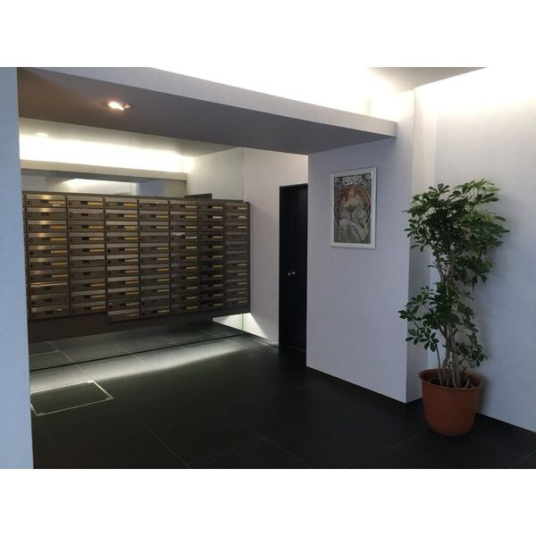 大阪市北区南森町１丁目の店舗事務所のロビー