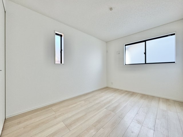 中央区萩丘第2の洋室|各居室にはゆとりのある収納が付いています！　