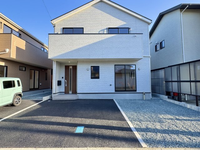 中央区萩丘第2の前面道路含む現地写真|前面道路広く、駐車がしやすいです！　