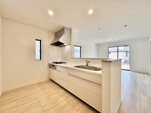 中央区萩丘第2のキッチン|キッチンからはリビング全体が良く見渡せる間取りになっています！