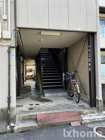 ハウス西舟木のエントランス|落ち着いたエントランスです