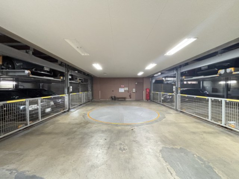 コスモ西葛西パークフォルムの駐車場