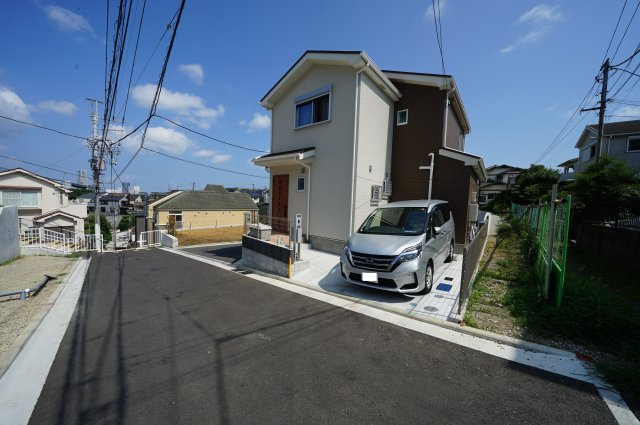 【横浜市保土ケ谷区桜ケ丘1丁目40-6新築戸建て】★仲介手数料無料★（桜台小学校・岩崎中学校）の前面道路含む現地写真