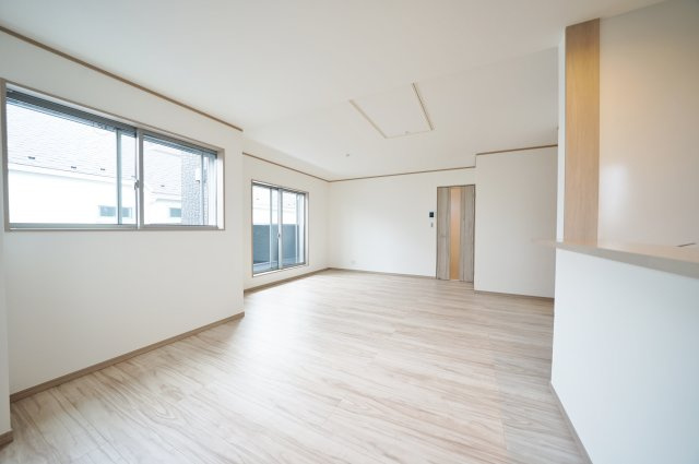 【横浜市保土ケ谷区桜ケ丘1丁目40-6新築戸建て】★仲介手数料無料★（桜台小学校・岩崎中学校）の居間・リビング