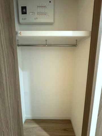 エステ・スクエア成瀬壱番館の収納|玄関横クローゼット