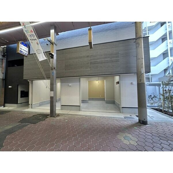 大阪市東成区大今里４丁目の事務所のエントランス