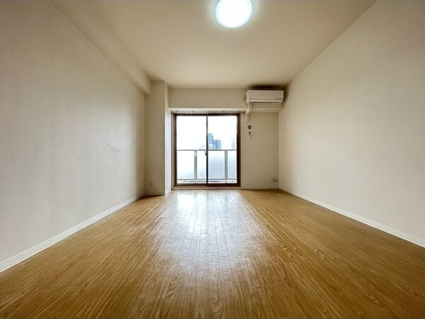 プランドール浅間町(旧ラクラス浅間町)の居間・リビング