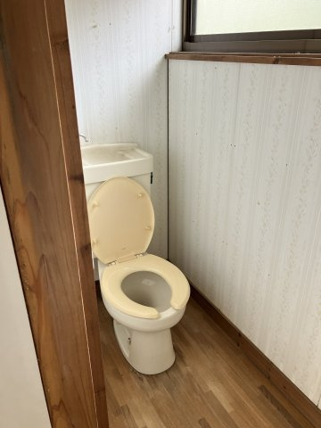 佐糠町二丁目貸家のトイレ