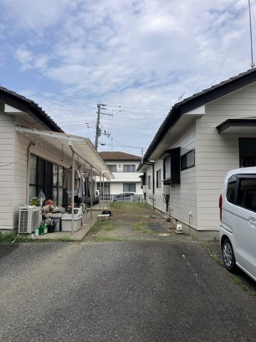 佐糠町二丁目貸家の駐車場