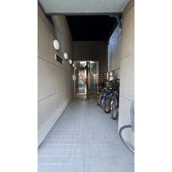 大阪市平野区平野馬場２丁目の倉庫のエントランス