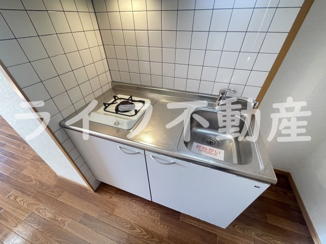 アット長田のキッチン|コンパクトなキッチンで掃除もラクラク