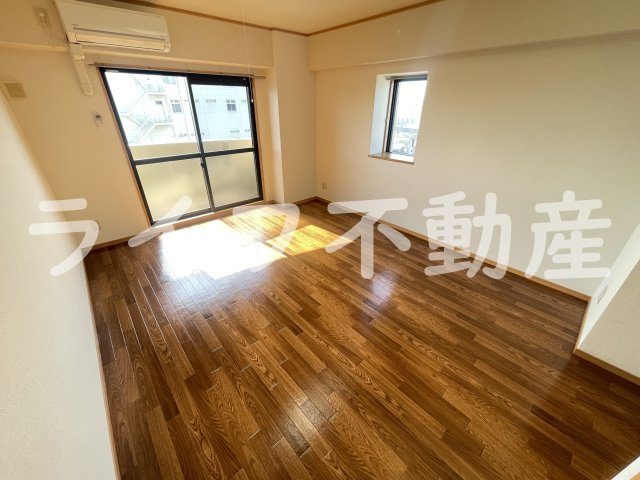 アット長田の内装|明るい色調の室内です