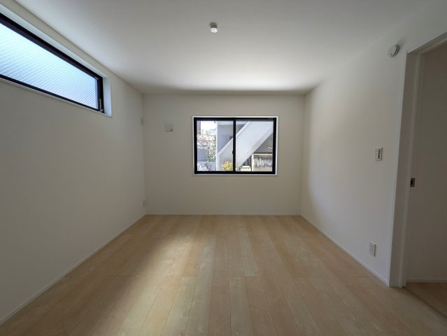 将来を含めて不動産を考える【神奈川区入江１丁目】新築戸建の洋室|使い勝手のいい洋室です