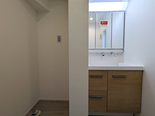 将来を含めて不動産を考える【神奈川区入江１丁目】新築戸建の独立洗面台|朝の支度にも助かる、独立の洗髪洗面化粧台