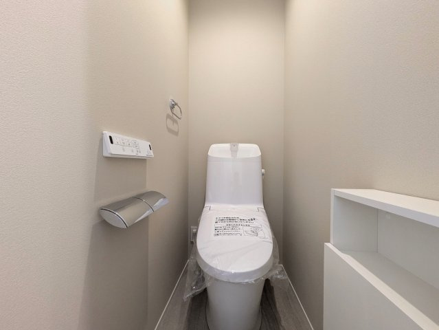 将来を含めて不動産を考える【神奈川区入江１丁目】新築戸建のトイレ|落ち着いた色調のトイレです