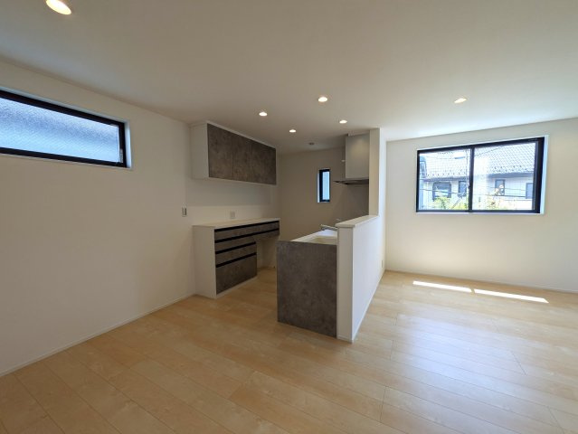 将来を含めて不動産を考える【神奈川区入江１丁目】新築戸建の居間・リビング