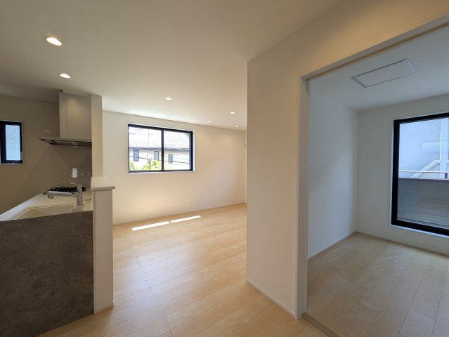 将来を含めて不動産を考える【神奈川区入江１丁目】新築戸建の居間・リビング|リビングです