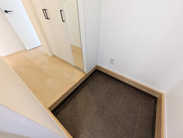 将来を含めて不動産を考える【神奈川区入江１丁目】新築戸建の玄関|玄関です