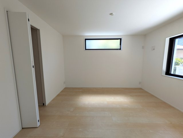 将来を含めて不動産を考える【神奈川区入江１丁目】新築戸建の洋室|使い勝手のいい洋室です