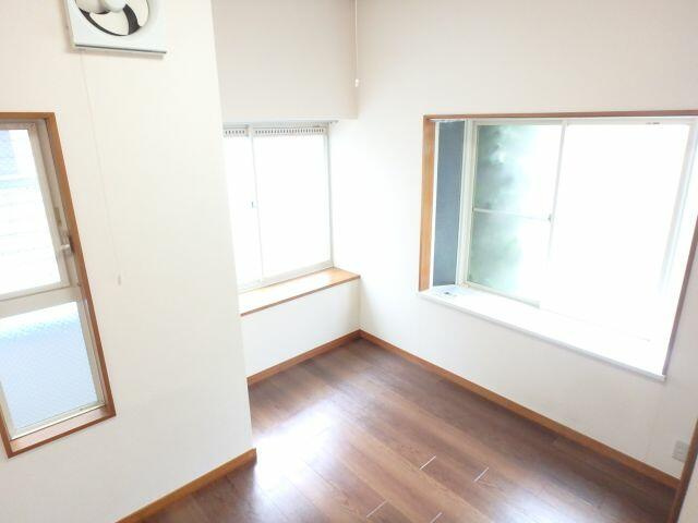 洋室５．５帖・２面採光