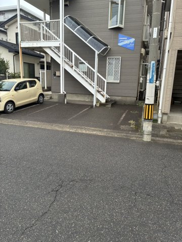 ユングの駐車場