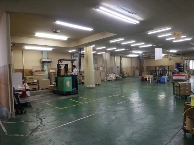 荒浜町貸工場の内装