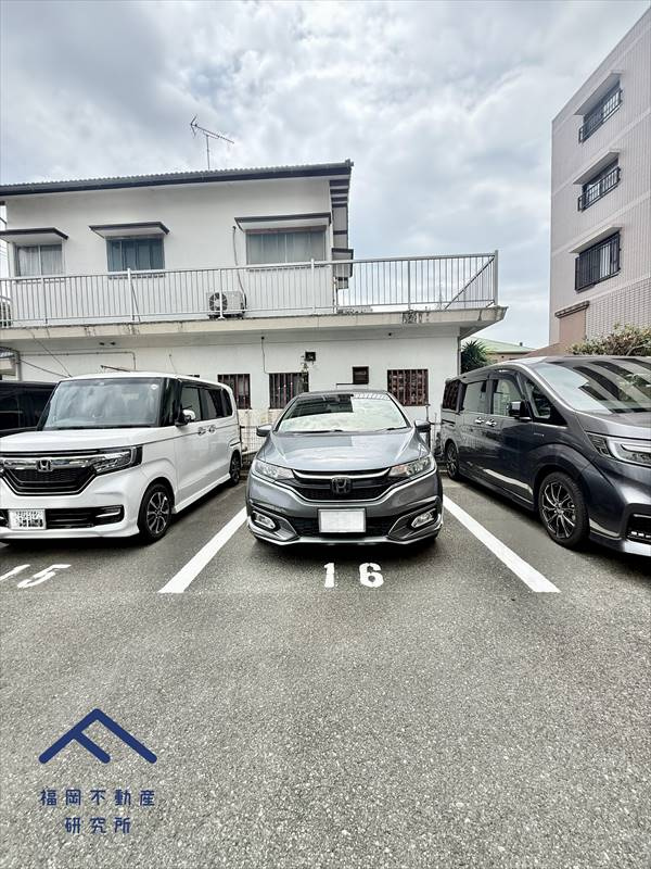 ロータリープラザ二日市の駐車場|徒歩1分のところに月極駐車場を確保しております(月額7000円)