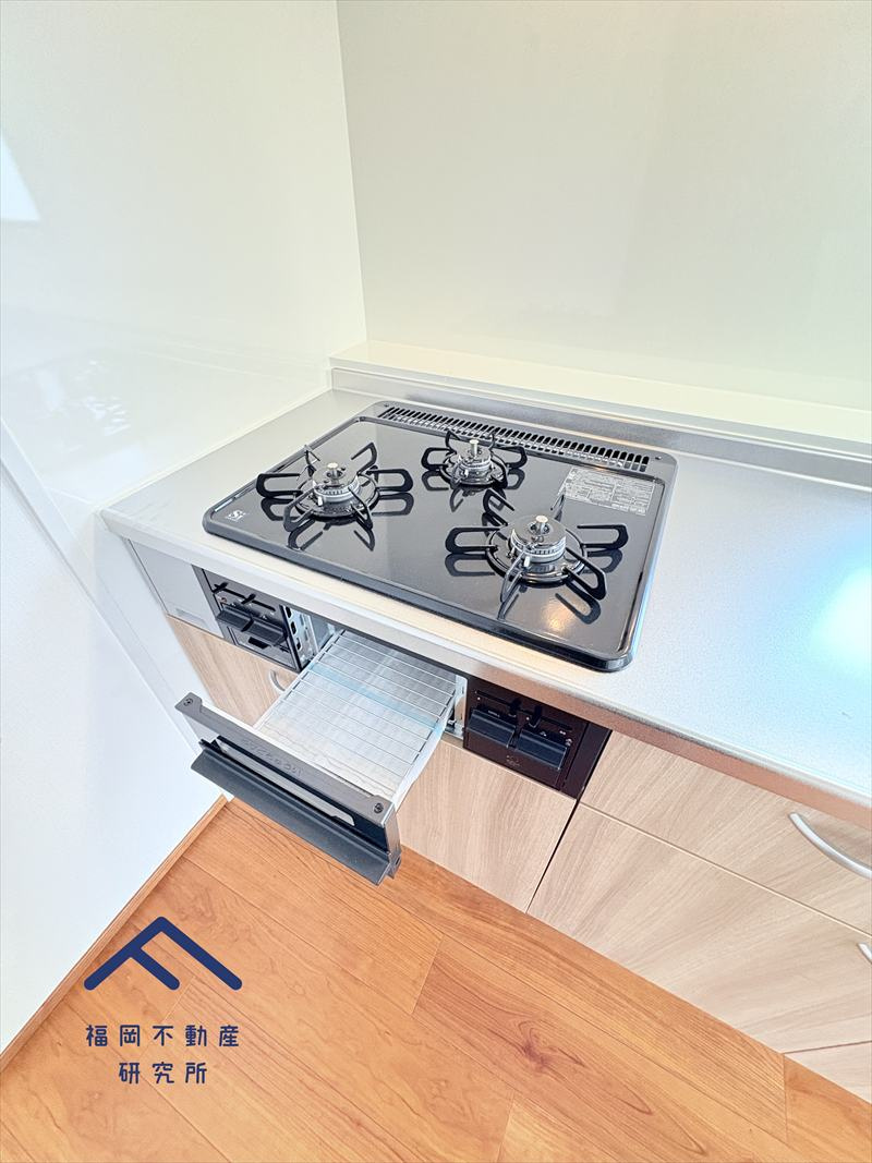 ロータリープラザ二日市のキッチン|３つ口のコンロで料理がはかどります