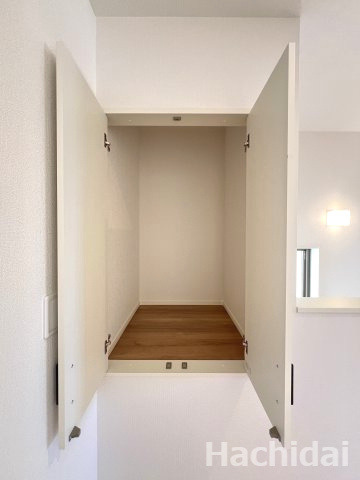 高浜市春日町　全2棟　2号棟の収納|2階ホール収納