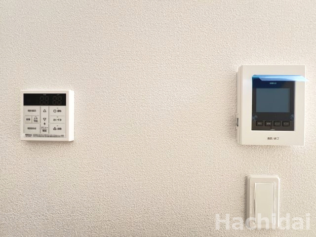 高浜市春日町　全2棟　2号棟の発電・温水設備|TVモニターホン、追い炊き機能付き給湯パネル