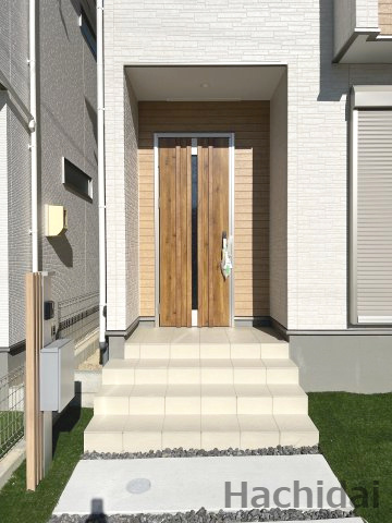 高浜市春日町　全2棟　2号棟のエントランス