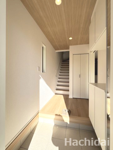 高浜市春日町　全2棟　2号棟の玄関