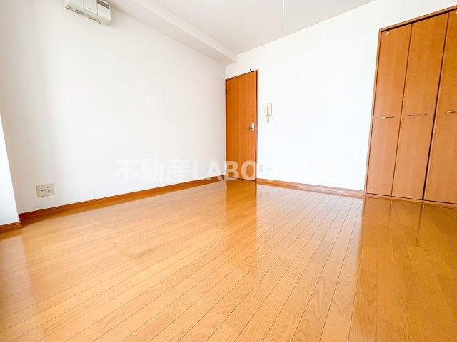 アバンス南市岡の洋室