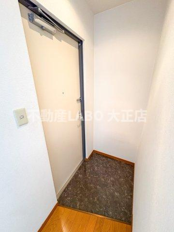 アバンス南市岡の玄関