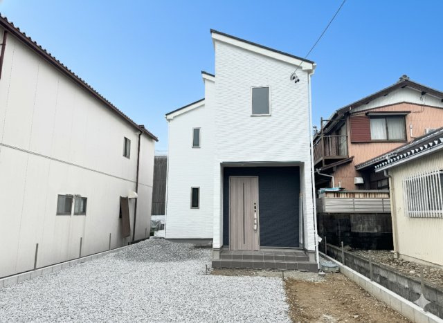 中央区萩丘２期　全1棟の外観|２階建て全居室南西向き！