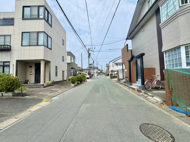 中央区萩丘２期　全1棟の前面道路含む現地写真
