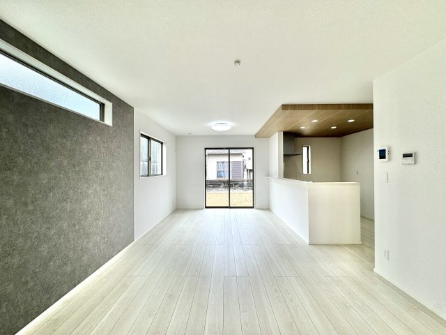 中央区萩丘２期　全1棟の居間・リビング|16帖のリビング！