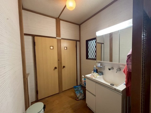 館山市正木　中古戸建の独立洗面台