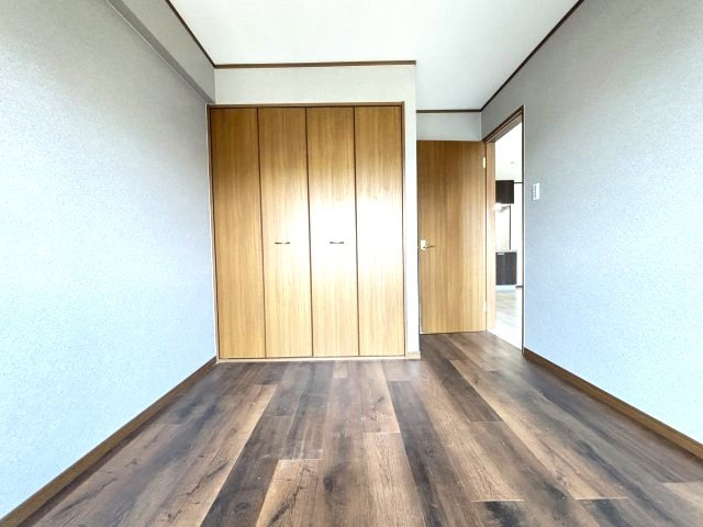 新栄プロパティー羽曳が丘の洋室