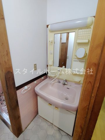 牛川町西郷貸家の洗面所