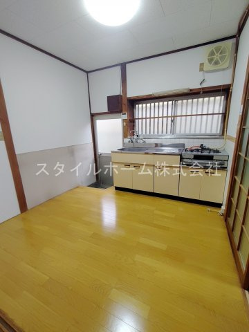 牛川町西郷貸家の居間・リビング