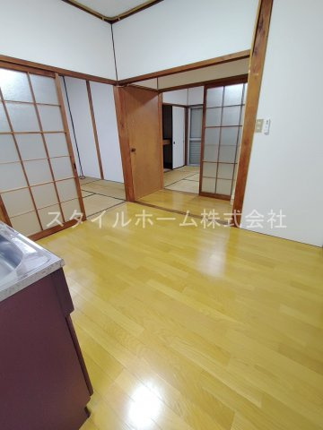 牛川町西郷貸家の居間・リビング