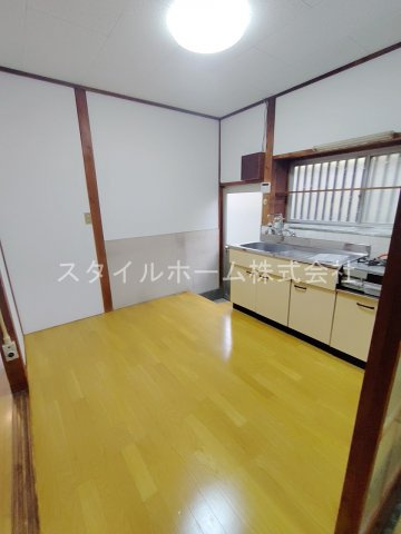 牛川町西郷貸家の居間・リビング