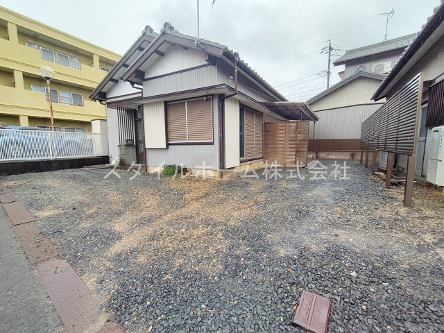 牛川町西郷貸家の駐車場